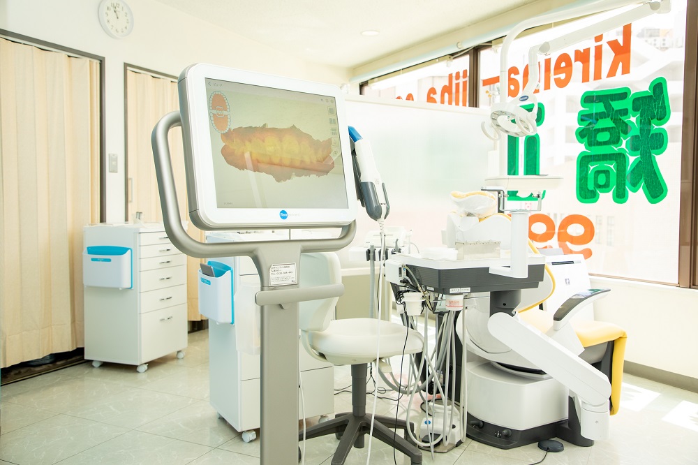 お口のデータをもとにコンピュータでアライナー設計・作製するなら、どの歯科医院でインビザラインファーストの治療を受けても同じなのでしょうか？